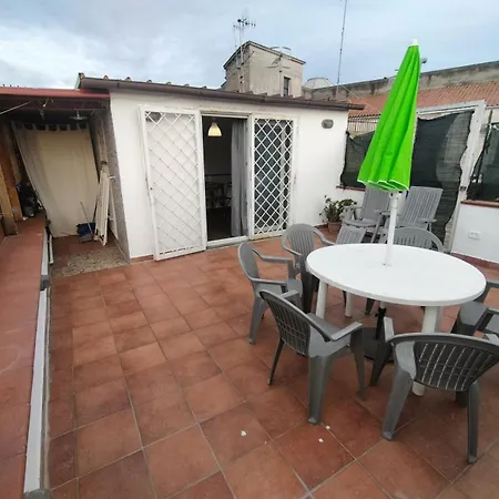 Terrazza Al Museo Madre 公寓